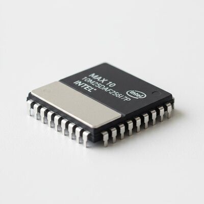 MAX 10 FPGA 10M25DAF256I7P Field Programmable Gate Array Chip Logika yang Dapat Diprogram